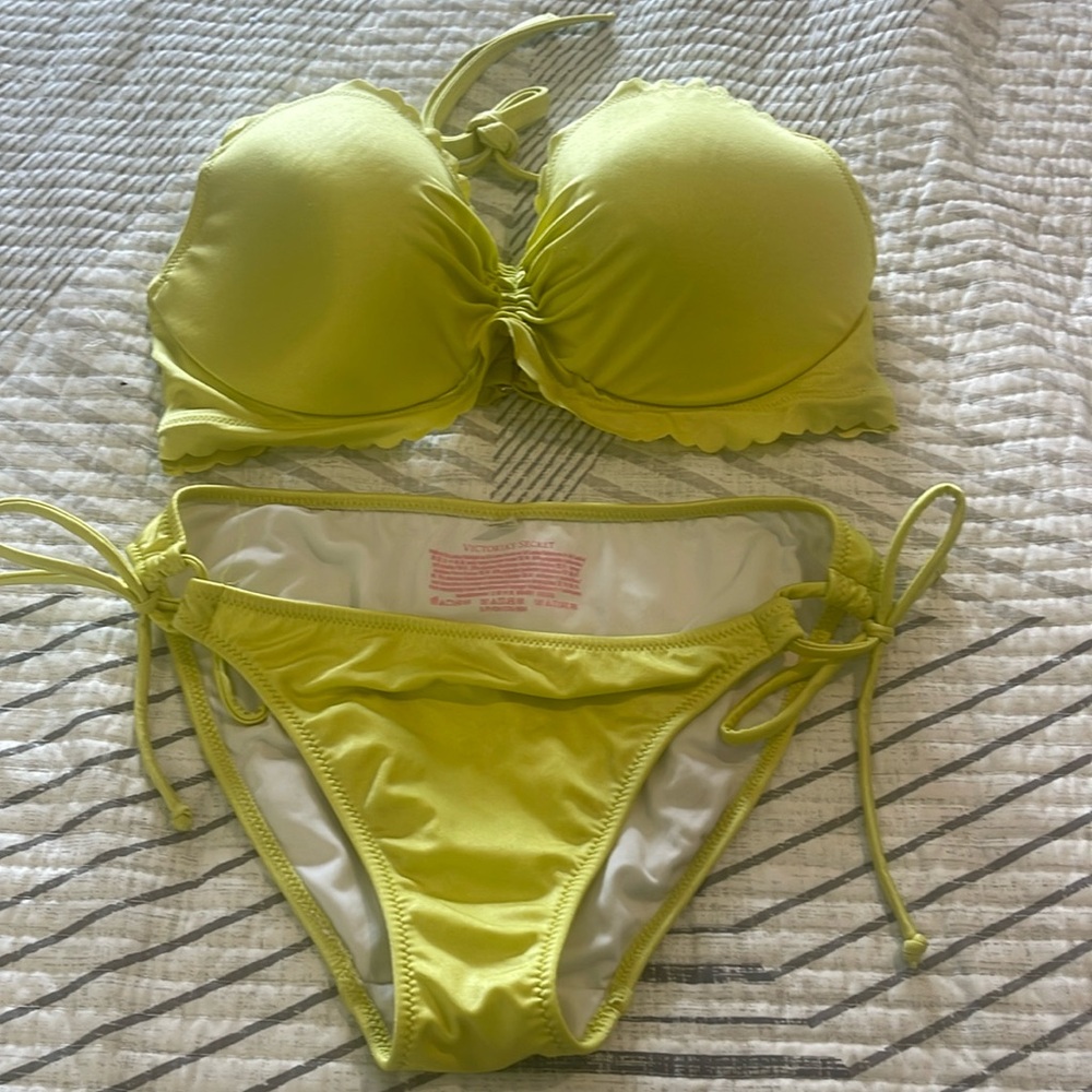 Victoria’s Secret bikini